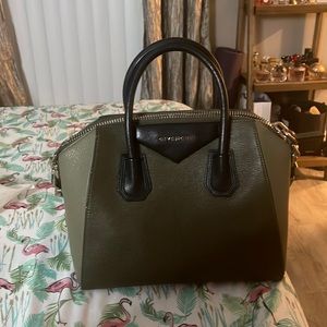 Givenchy Medium